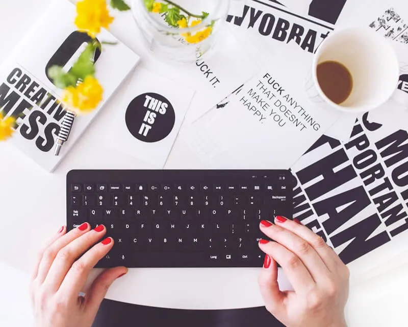 Línea Gráfica Profesional — Diseño Photoshop por Comseq